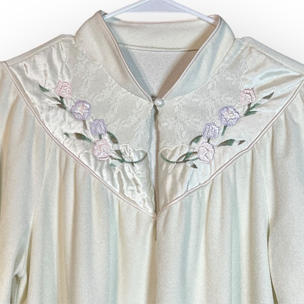 Brushed‎ Nylon Ivory Nightgown Medium Long Sleeve Maxi Embroidered Floral Read